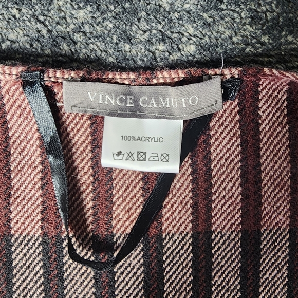 Vince Camuto Lightweight Open-Front Fringe Wrap - Picture 8 of 8